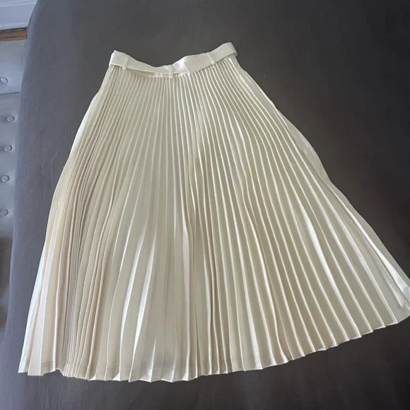 Audrey Hepburn Moon River Cream Satin Pleated Belted Midi Skirt - Picture 3 of 14
